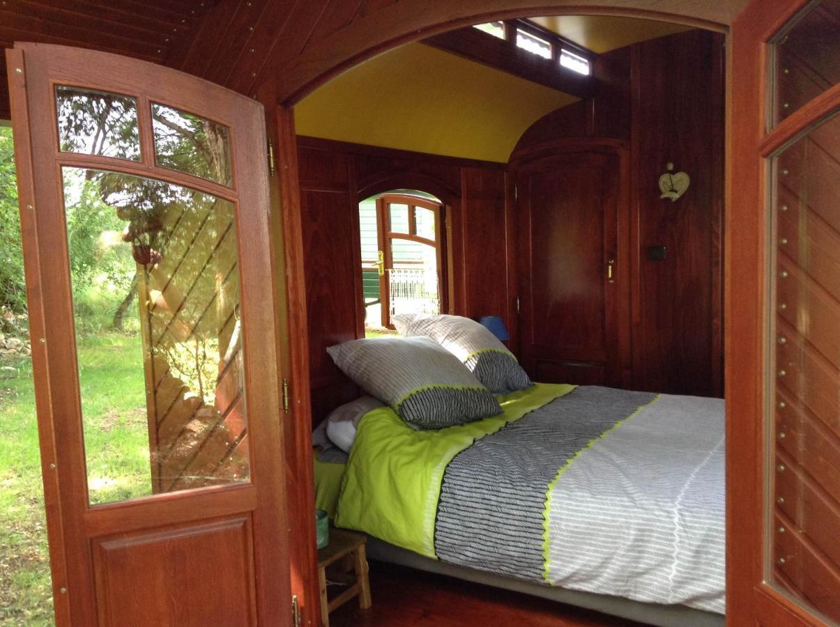 グラマ Les Roulottes Du Lot Bed & Breakfast エクステリア 写真
