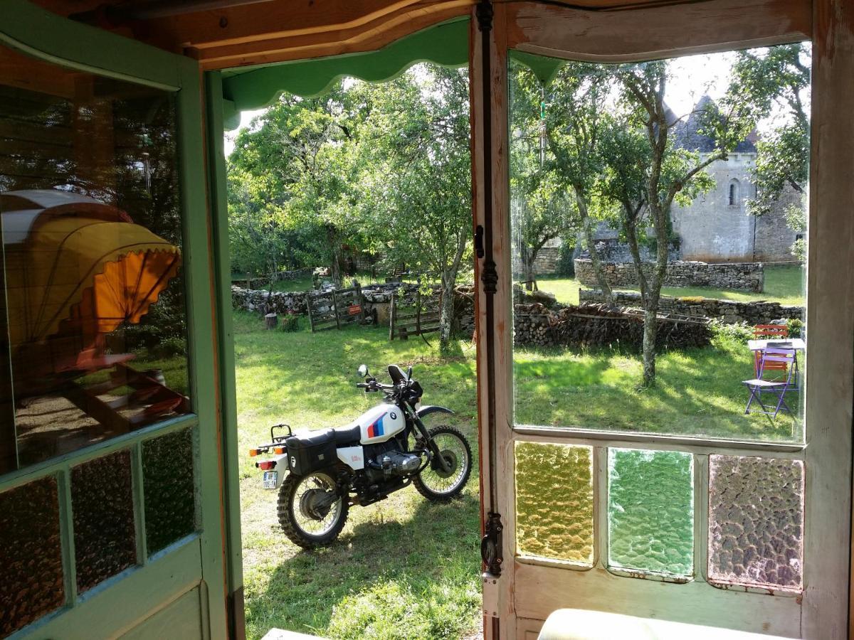 グラマ Les Roulottes Du Lot Bed & Breakfast エクステリア 写真