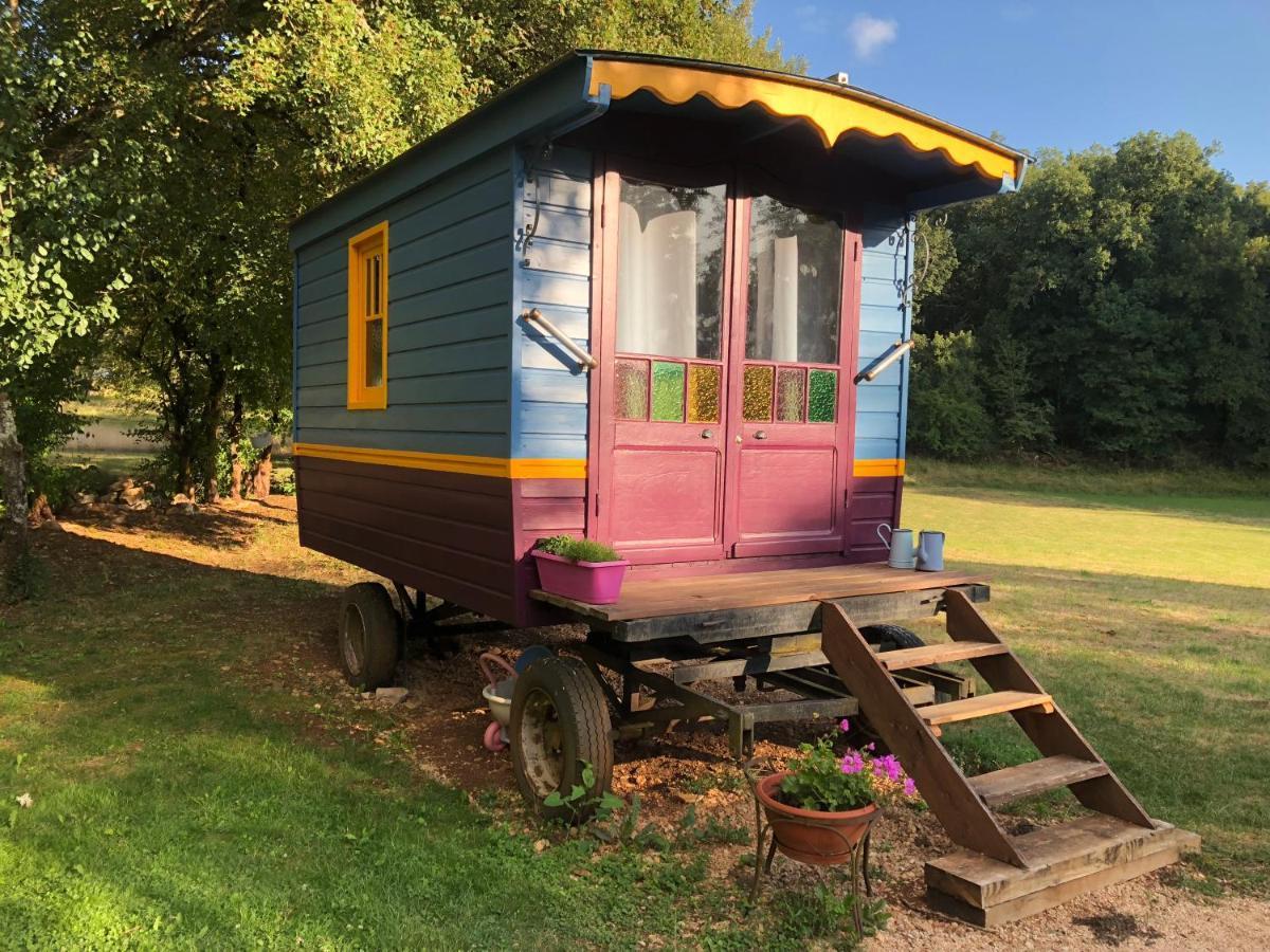 グラマ Les Roulottes Du Lot Bed & Breakfast エクステリア 写真